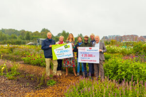 Financiële impuls voor Natuurschuur in Tuinpark Laakzijde: LATEI Fonds en Stichting Woonvast schenken 50.000 euro